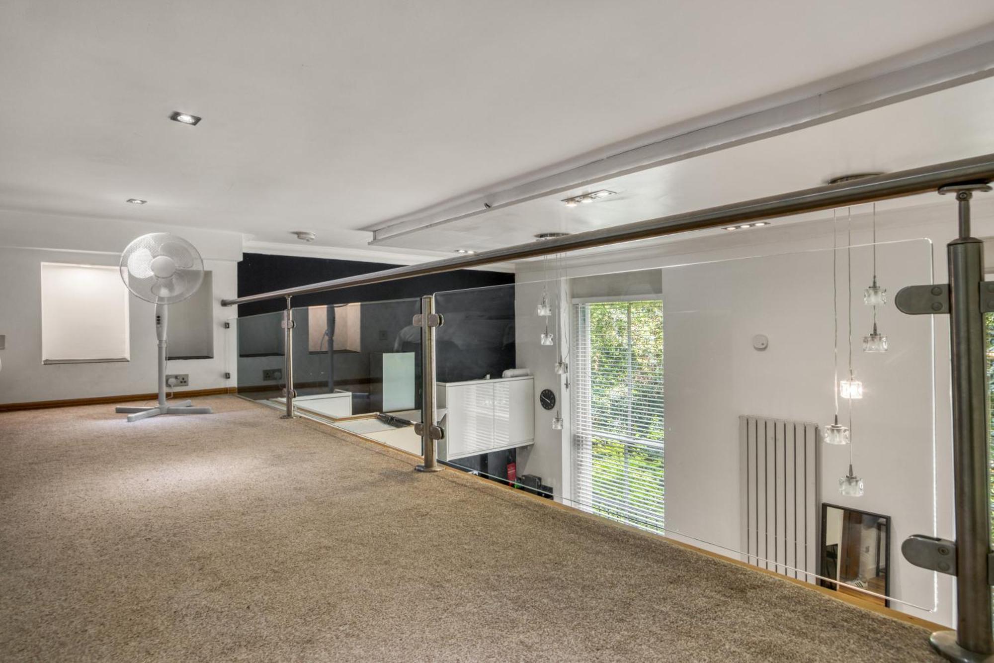 Apartment 3.5 High Ceilings - Centrally Located